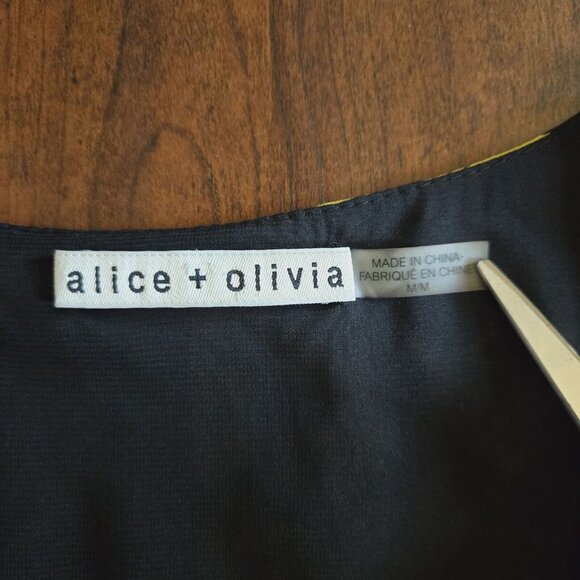Alice + Olivia Dominica Floral Reversible Tuck-Sleeve Wrap Top Size Medium - Picture 14 of 16